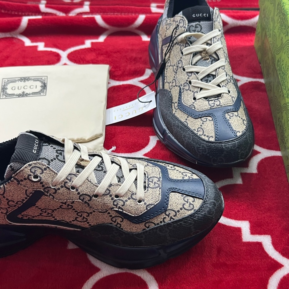Gucci Beige and Black Blue Raythons